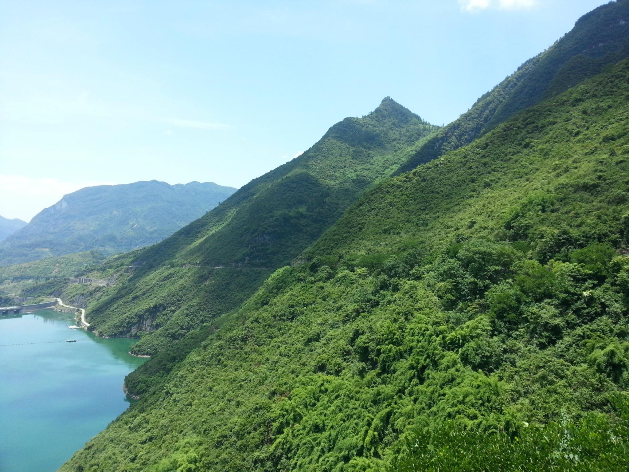 重庆武隆仙女山拥有南国罕见的林海雪原,素有"东方瑞士"之称,各季皆有