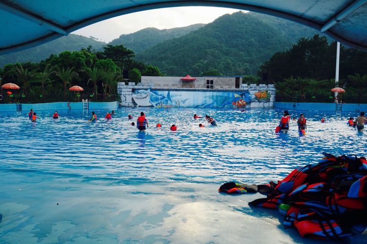 去温州水上乐园,看比基尼风景