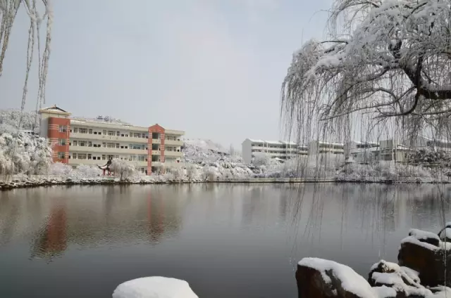 其它 正文  (来源:@湟里高级中学订阅号) 常州市三河口高级中学 魅力