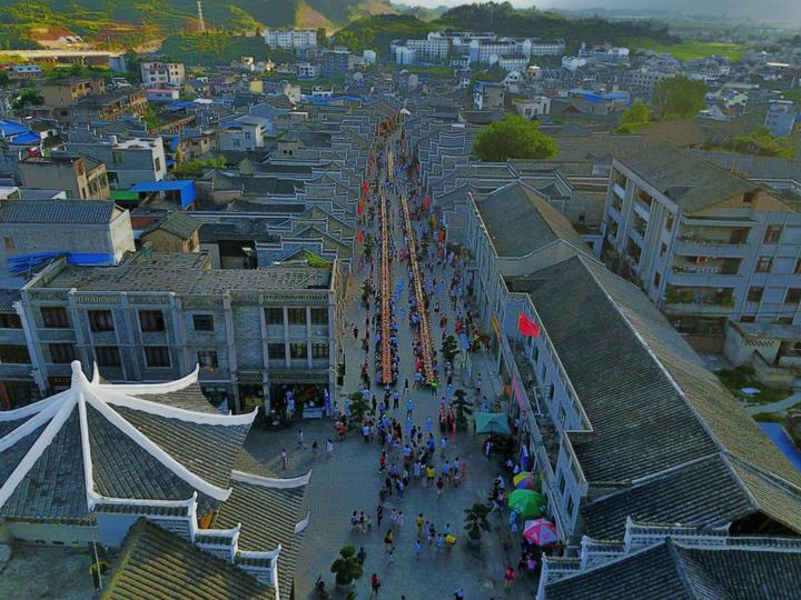 住在黄平黄平县皇都酒店,位于黔东南州黄平县东门街四平路,地理位置