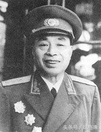 杨志成粟裕于1955年9月27日,被授予大将军衔,并授予一级八一勋章,一级