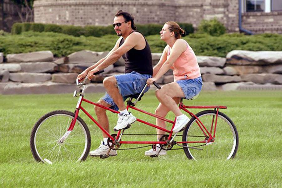 共享单车的爱情 共享双人自行车的婚纱照