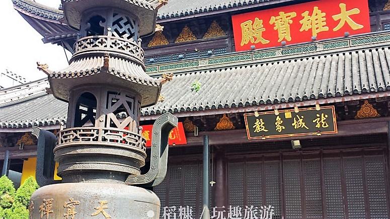 乾隆皇帝六次巡视江南,三次到常州天宁寺礼佛,并御笔题写了"龙城象教"