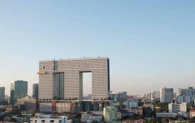 泰国曼谷大象楼 这是由苏麦特 朱姆塞设计,于 1997 年完成的.