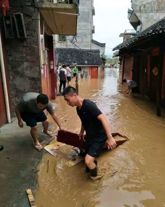 辕门口人口_昭通辕门口老照片