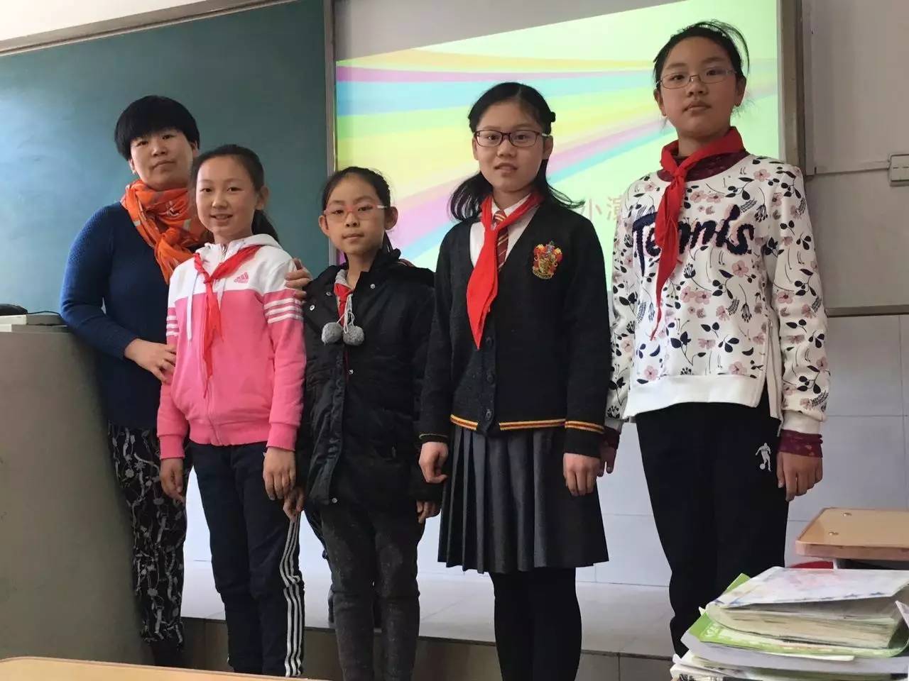 我在不断学习丰富的教育经验,如参加万名中小学班主任国家级远程培训