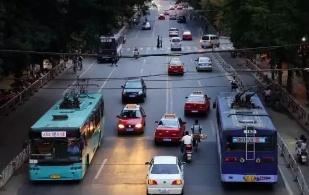 太原市恢复无轨电车运营历史原貌五一路电车力争早日通车