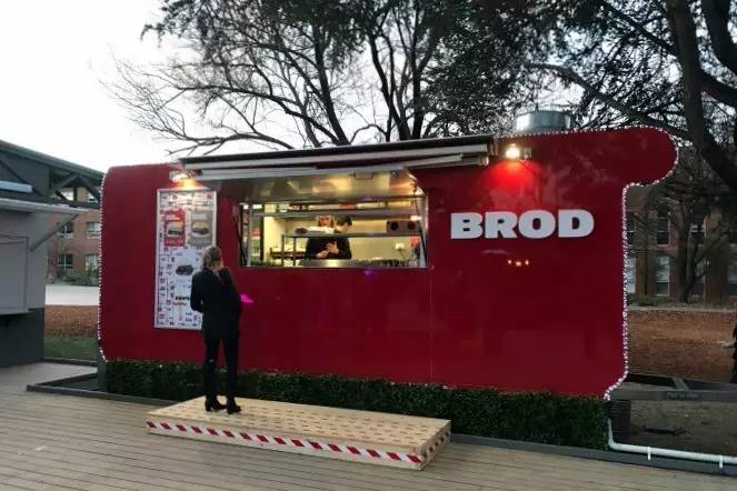 红色汉堡车brodburger要有新家了你吃过他家的汉堡吗