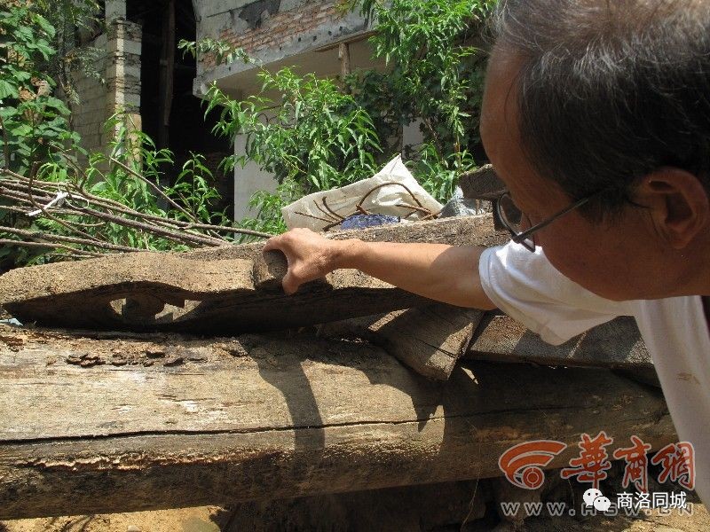 柞水凤凰古镇清代二郎庙 坍塌数年成养鸡 没人保护?