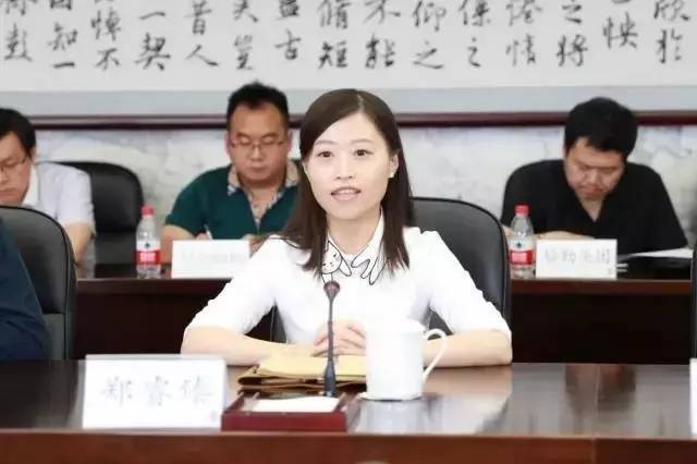 这个刷屏的90后美女副县长是湖北校友还曾是商务部优秀实习生