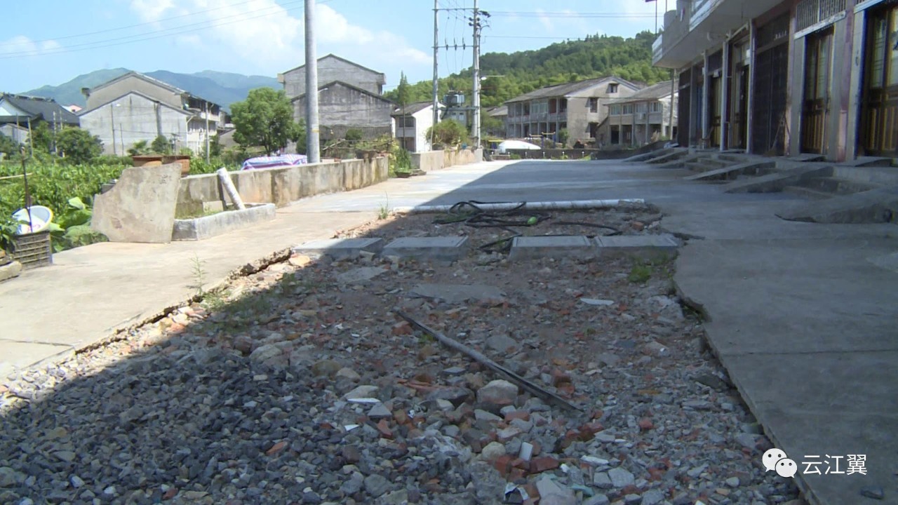 自家门前被挖了……马岙村这位村民表示很无奈,因为.