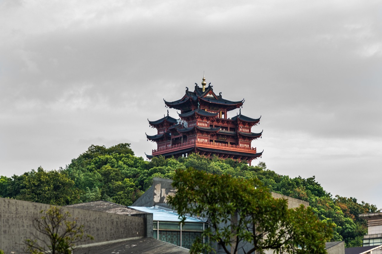 ▼城隍阁位置:地铁定安路站西0.