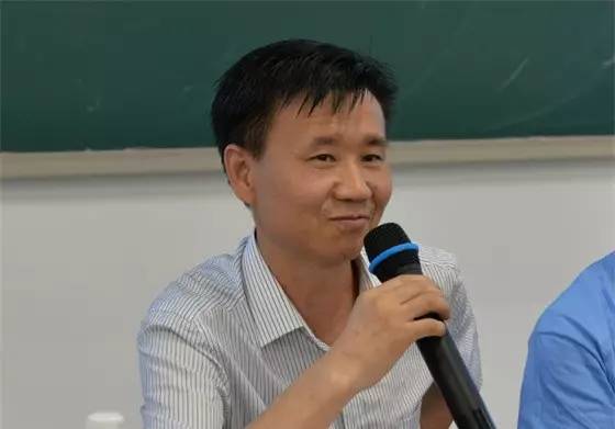 茅台学院党委副书记,常务副院长陈克飞介绍茅台学院有关情况并支持和