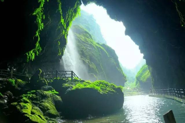 早餐后,驱车前往国家4a级旅游风景区 【 通灵大峡谷 】(车程约3小时)