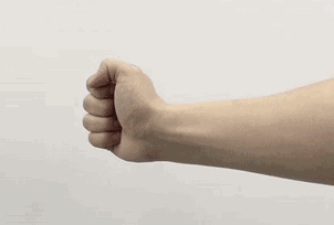 测试血管是否硬化的方法非常简单:双手握拳30秒,随后打开,观察手掌变