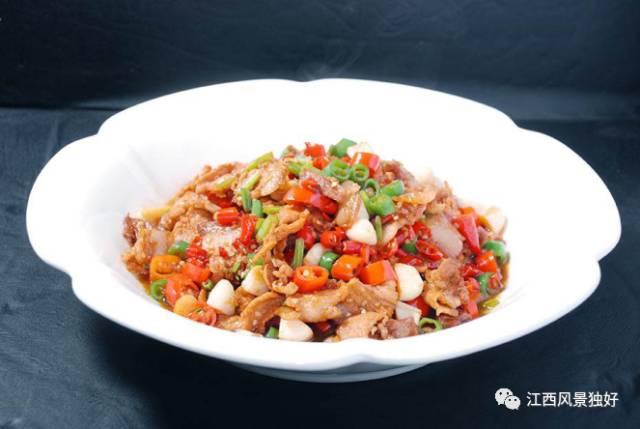 美食 正文  top43 鄱湖胖鱼头是一道江西省九江市的特色传统名菜,属于