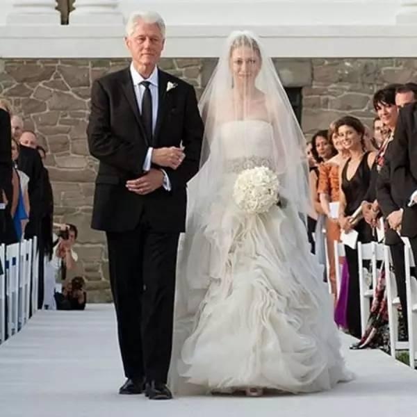 切尔西·克林顿 (chelsea clinton)身穿vera wang婚纱