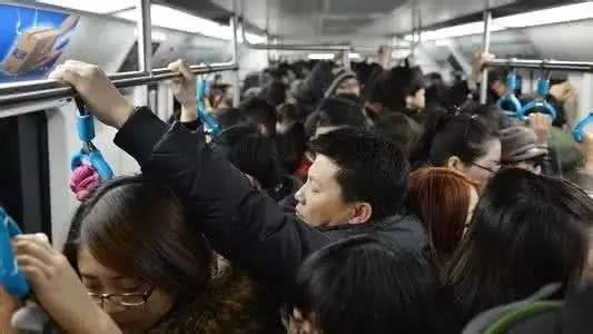 『新酷应用』手机查询地铁拥挤度，5分钟刷新一次