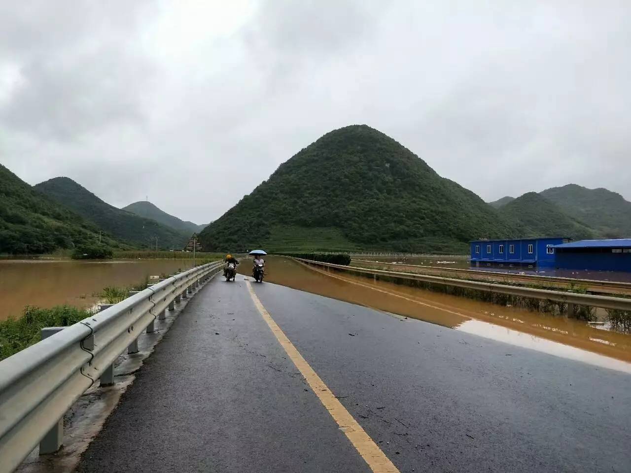 普炭一级路夹马石路段淹水,砚山往返丘北需绕行