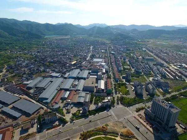 马岙街道地处舟山本岛西北部,东邻干览,西接小沙,南靠盐仓,北濒岱山