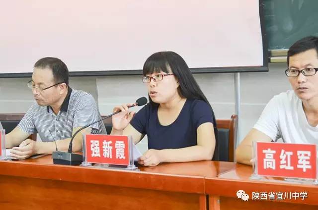 新聘教师代表张道康和康云鹤分别从班主任工作和学科教学方面谈了参训