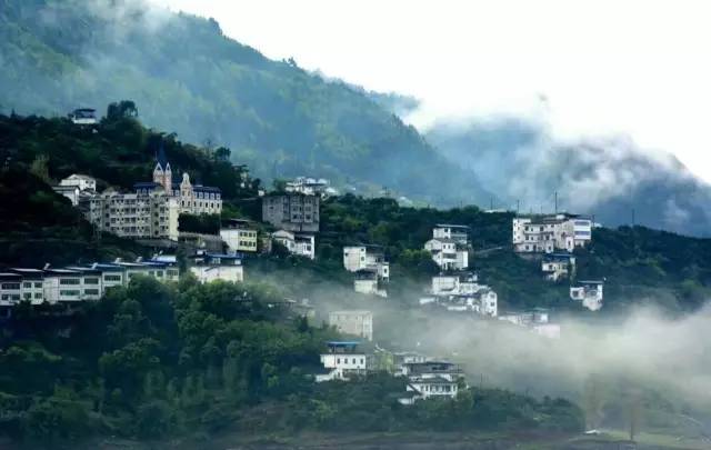 云阳天气作妖,高温40℃中可能还夹带着雷阵雨,已经准备好再上央视了!