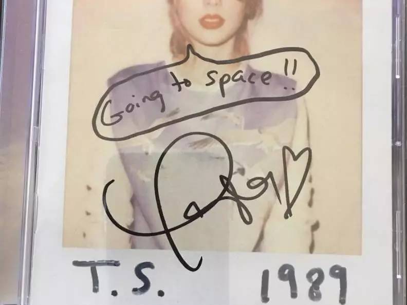 taylor swift 的签名 cd 专辑 1989.