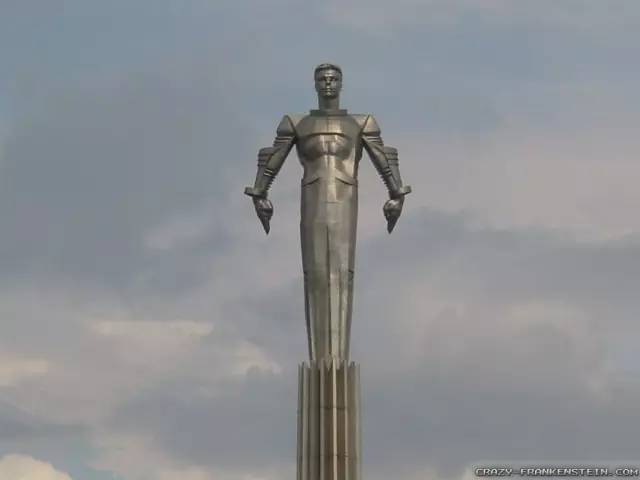 "俄罗斯著名宇航员尤里·阿列克谢耶维奇·加加林的雕塑,在莫斯科"