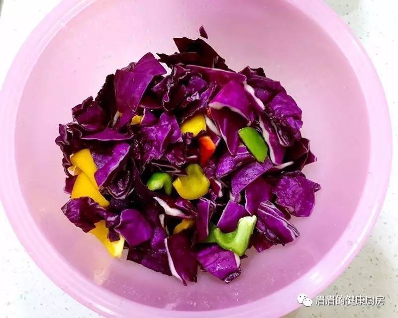 酸甜爽脆的紫甘蓝泡菜
