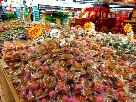 社会 正文  近日北京晨报记者走访市场看到,超市已经开始售卖月饼