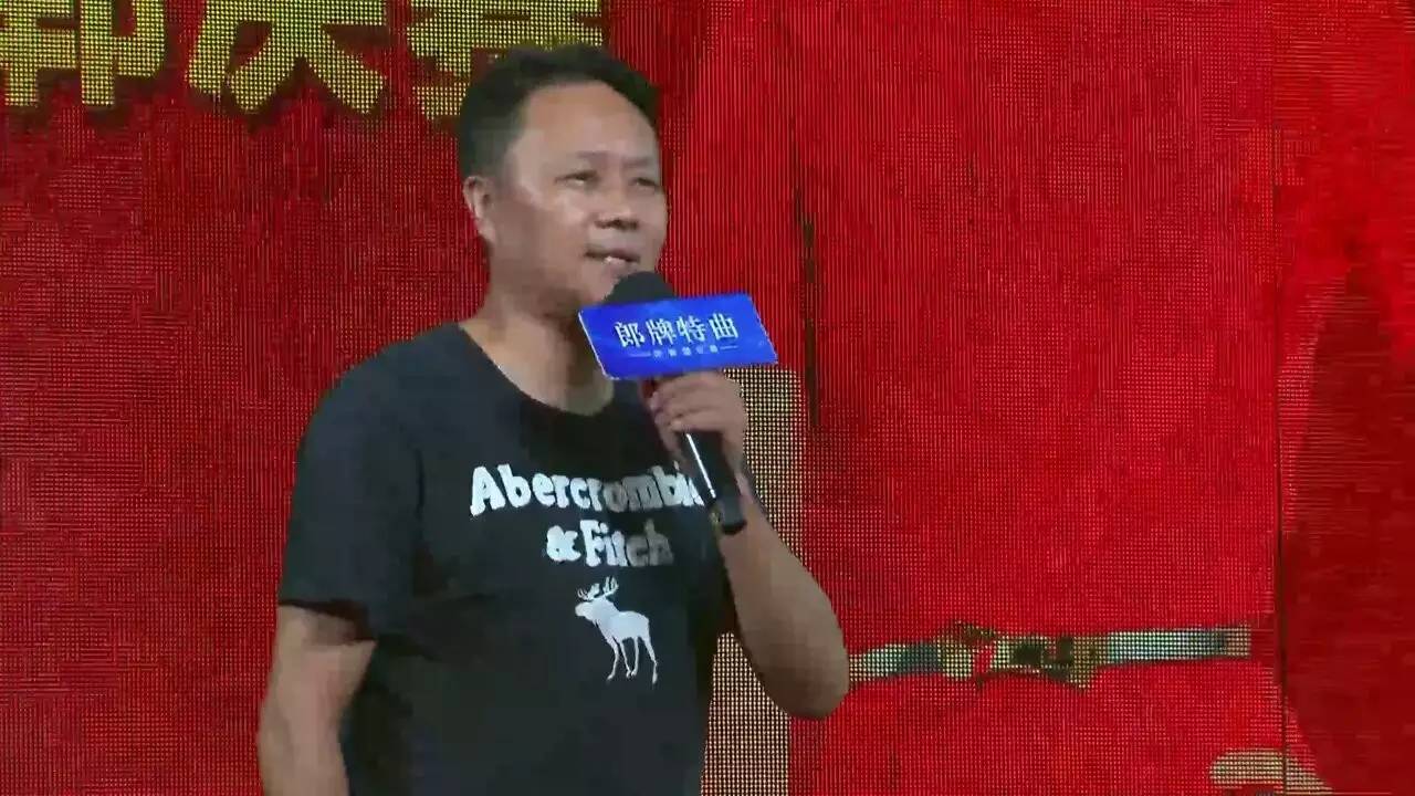 韩鹏飞做精彩表演《梨园春》明星擂主霍改云做精彩表演经过激烈的角逐