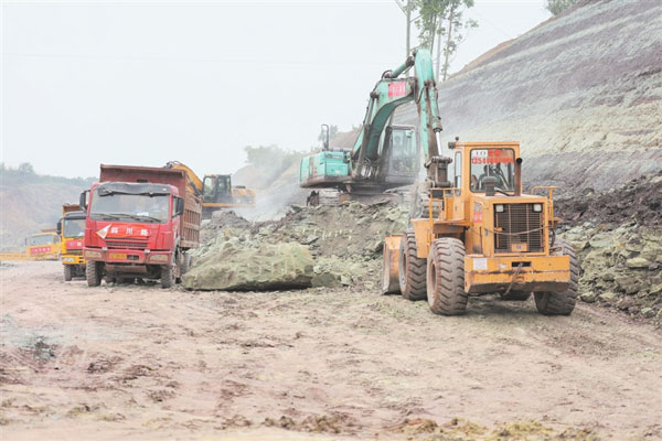 五沐犍快速公路施工现场