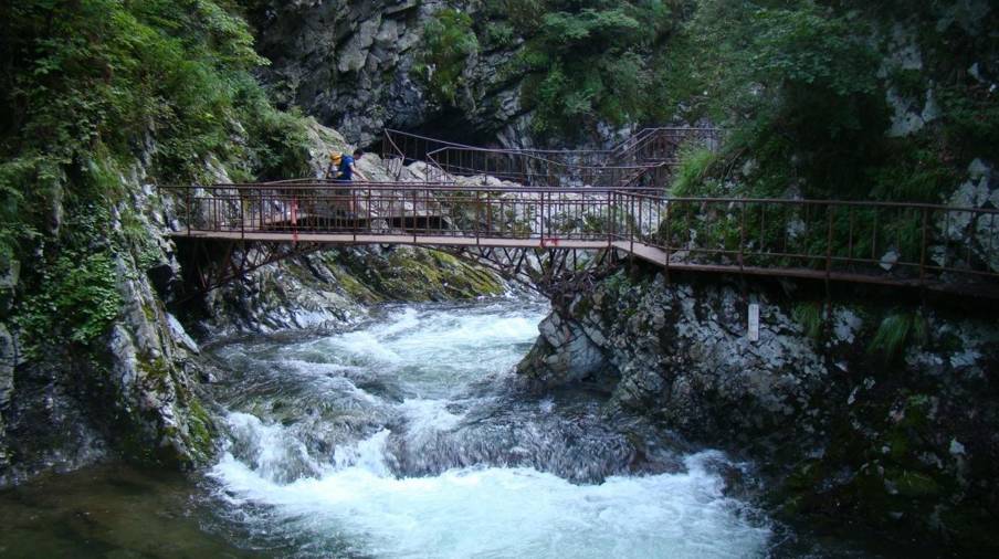 地址:本溪满族自治县,兰河峪乡东南山麓的鹰嘴山下,距县城区约50公里