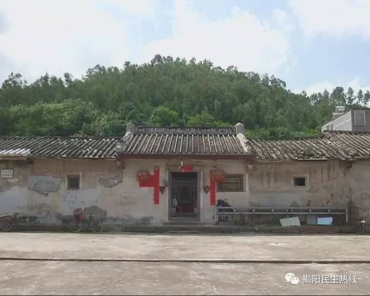 揭东区云路镇田东村有一座月潭宗祠,始建于宋朝.