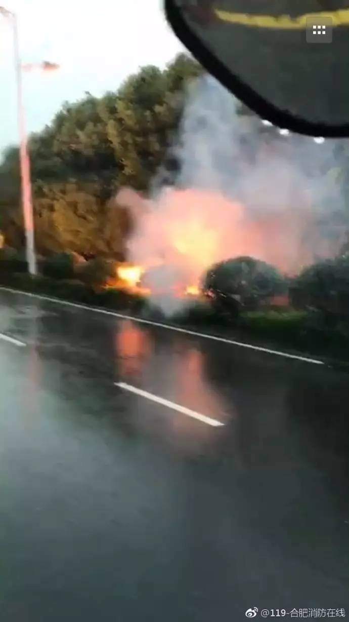 庐江县3村民在田间劳动被雷击伤,2人当场死亡.