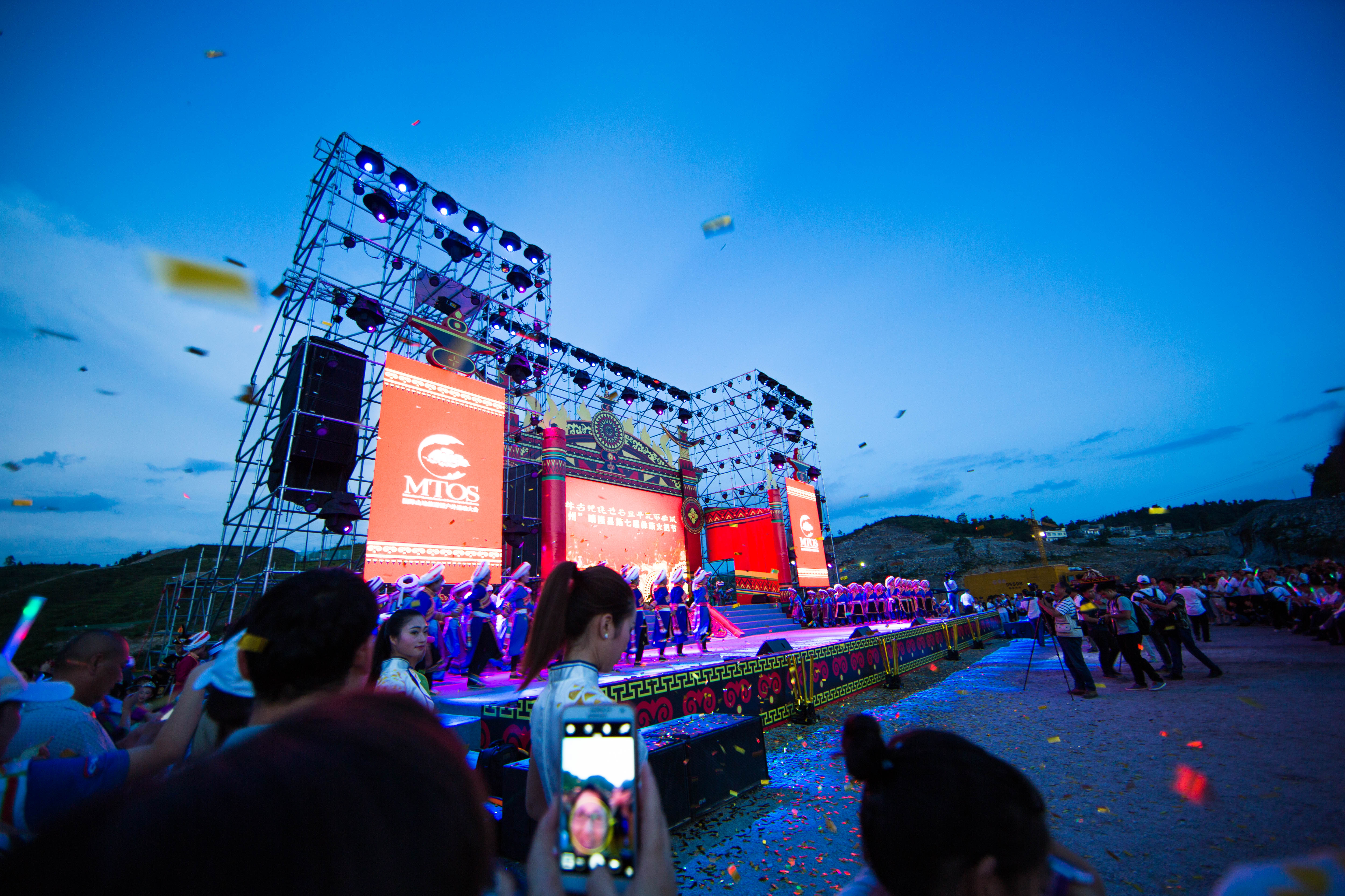 黔西南彝族火把节，古老祭祀万人空巷