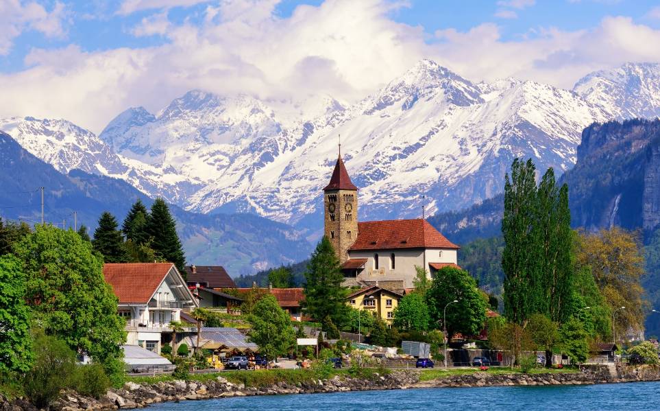 瑞士最美的小镇之一--布里恩茨,木雕之乡