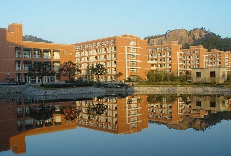 台州市第一中学始建于1924年,是浙江省一级重点中学.