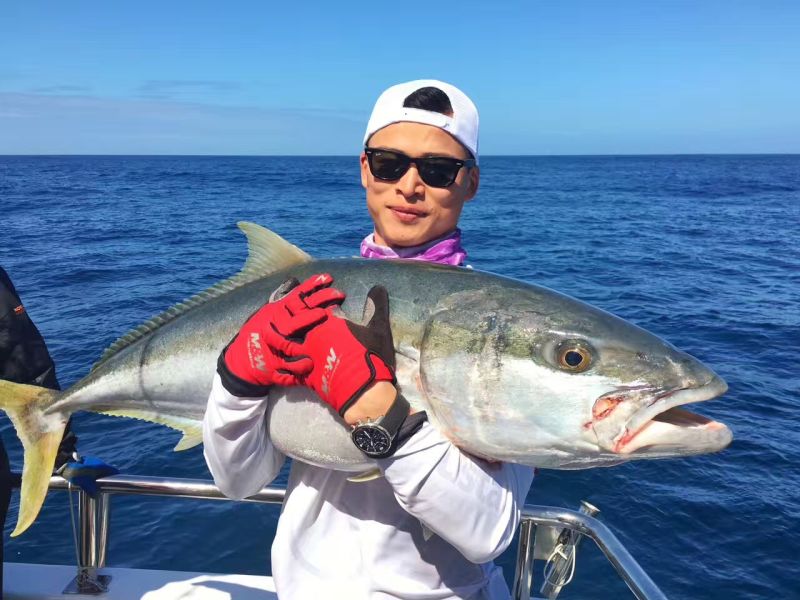 每天由老板和海钓达人朋友们出海海钓而来的特供海鲜食材