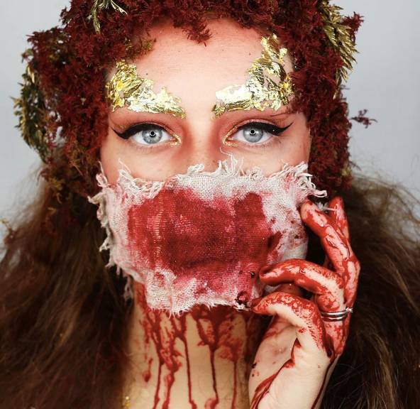 这个挪威美女化妆师,不止会画网红妆,还会画把人吓尿的妆.