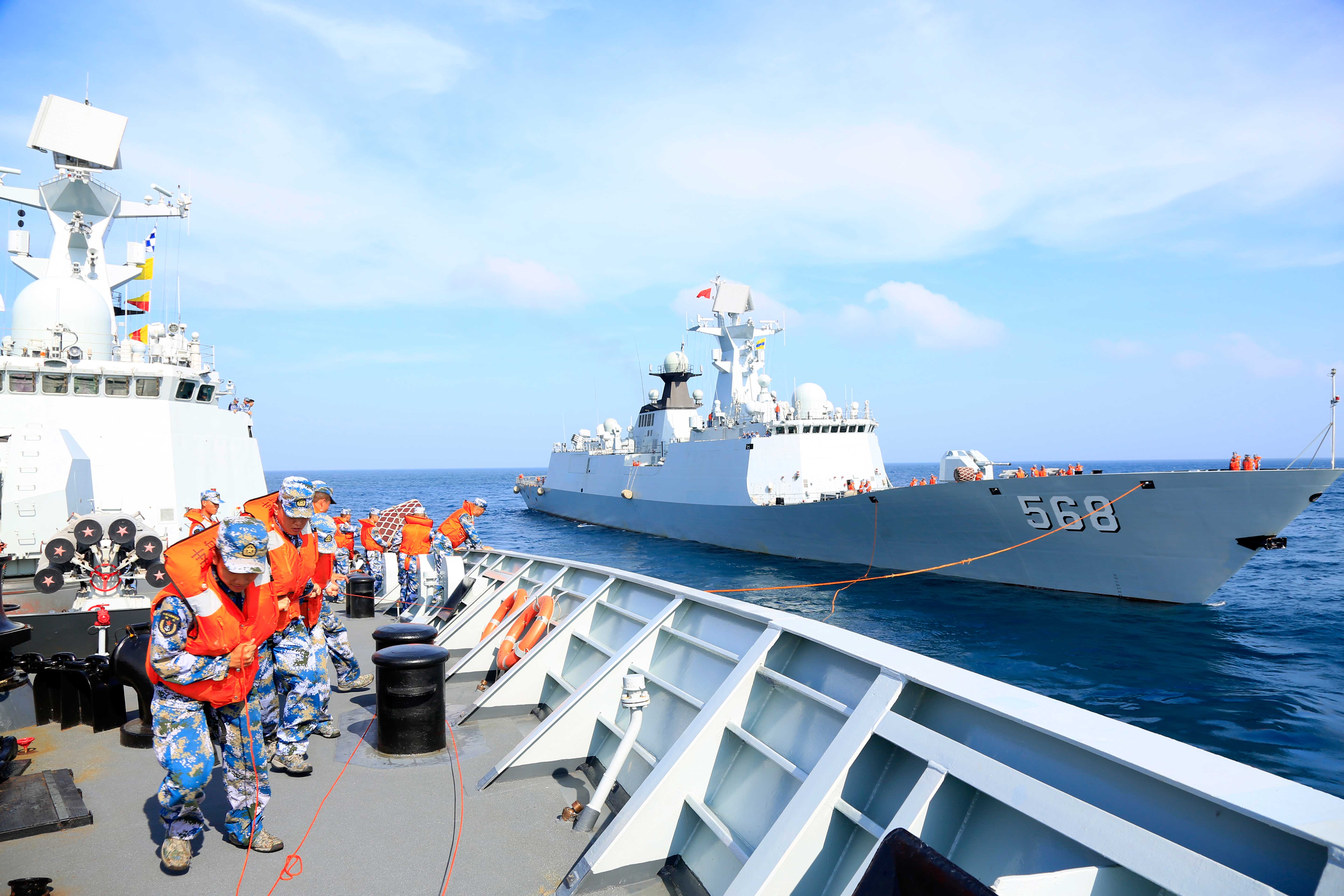 中国驱逐舰舰队在南海实弹训练_搜狐军事_搜狐网