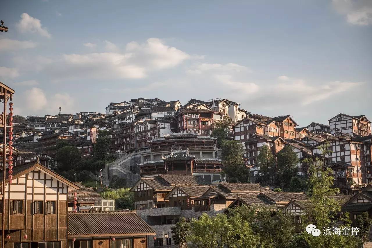 名甲天下,誉满全球的茅台酒,是以其产地茅台村命名的,位于贵州省仁怀