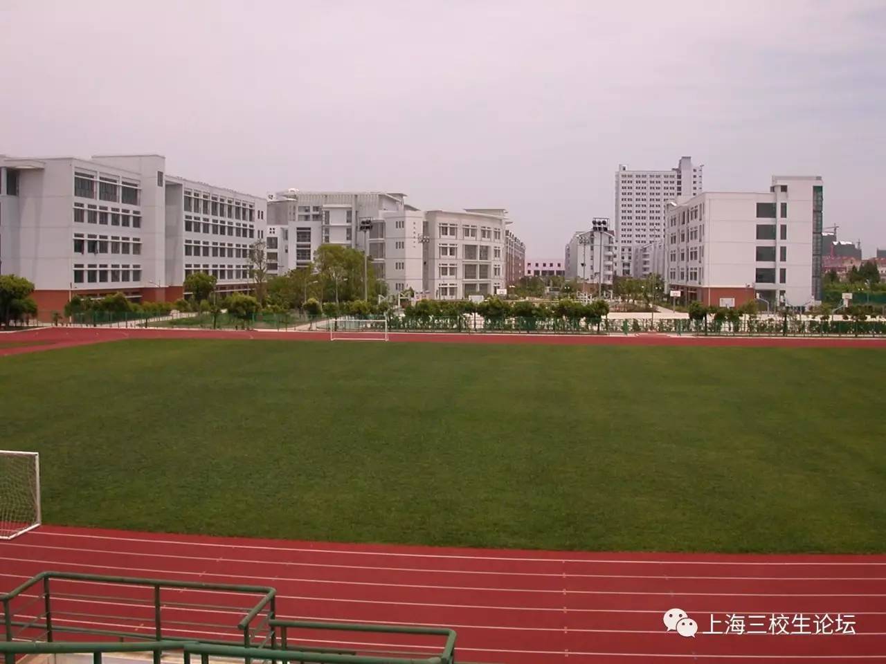 校园风景上海商学院