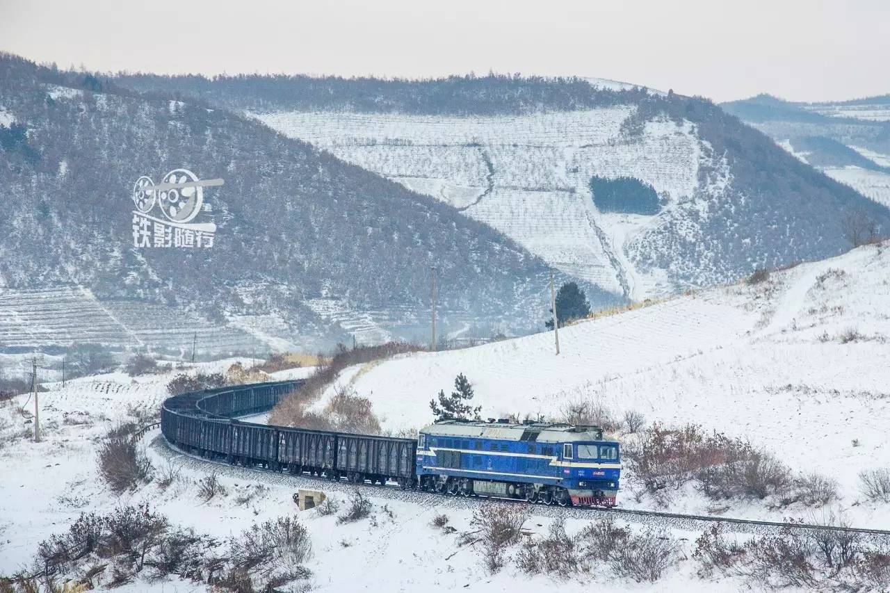 铁影蜿蜒在林海雪原滨绥铁路运转记其二