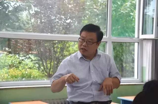 张增建:山西省教育科学研究院,初中思想品德教研员,中学高级教师,主要