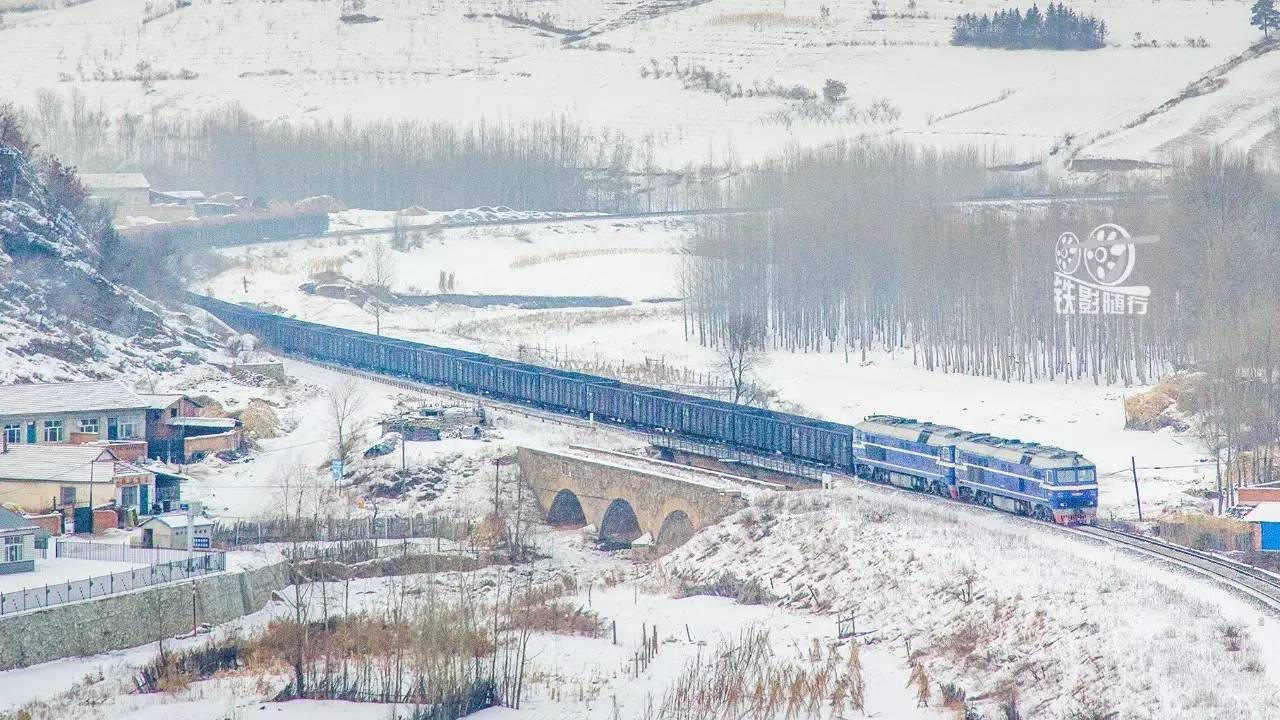 铁影蜿蜒在林海雪原滨绥铁路运转记其二