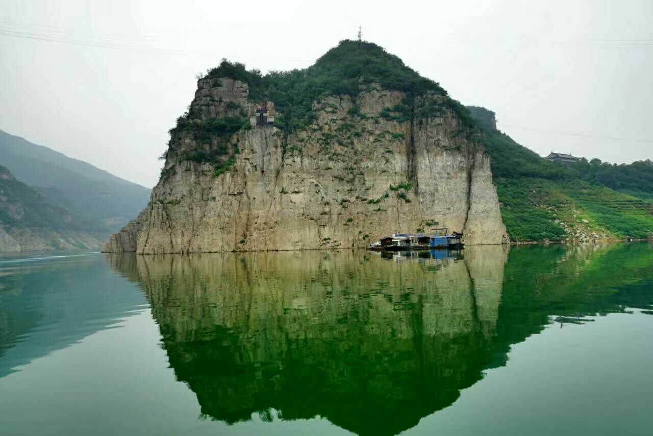 旅游 正文 不得不说,这组照片拍得实在是太美了:山光水影,交错辉映