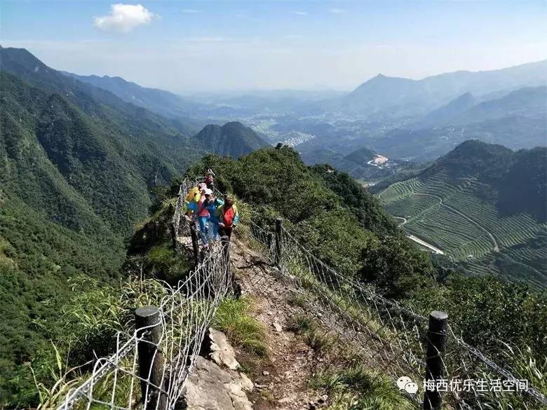 美食篇中国三联峒景区位于新化维山四都神象山内,被喻为"湘中最后的