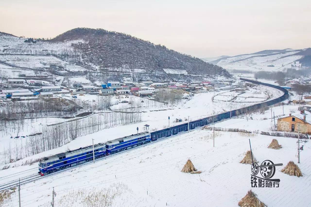 铁影蜿蜒在林海雪原滨绥铁路运转记其二