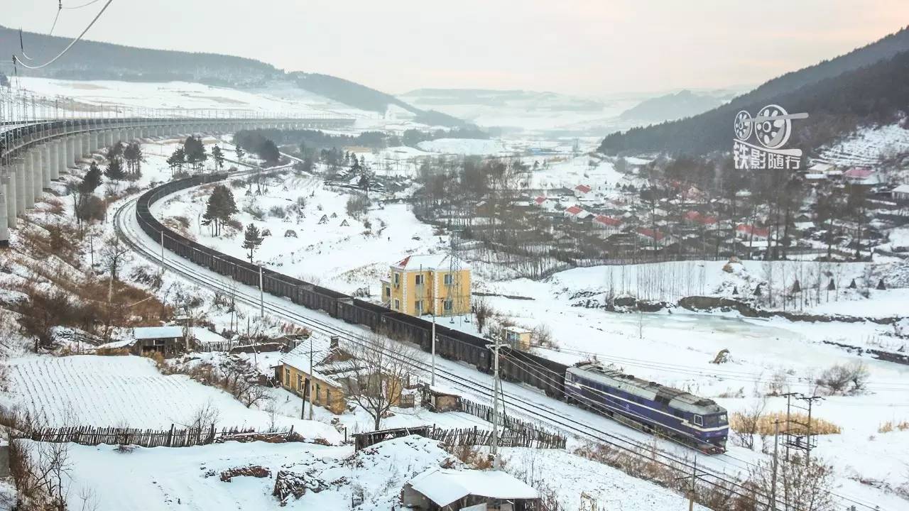 铁影蜿蜒在林海雪原滨绥铁路运转记其二